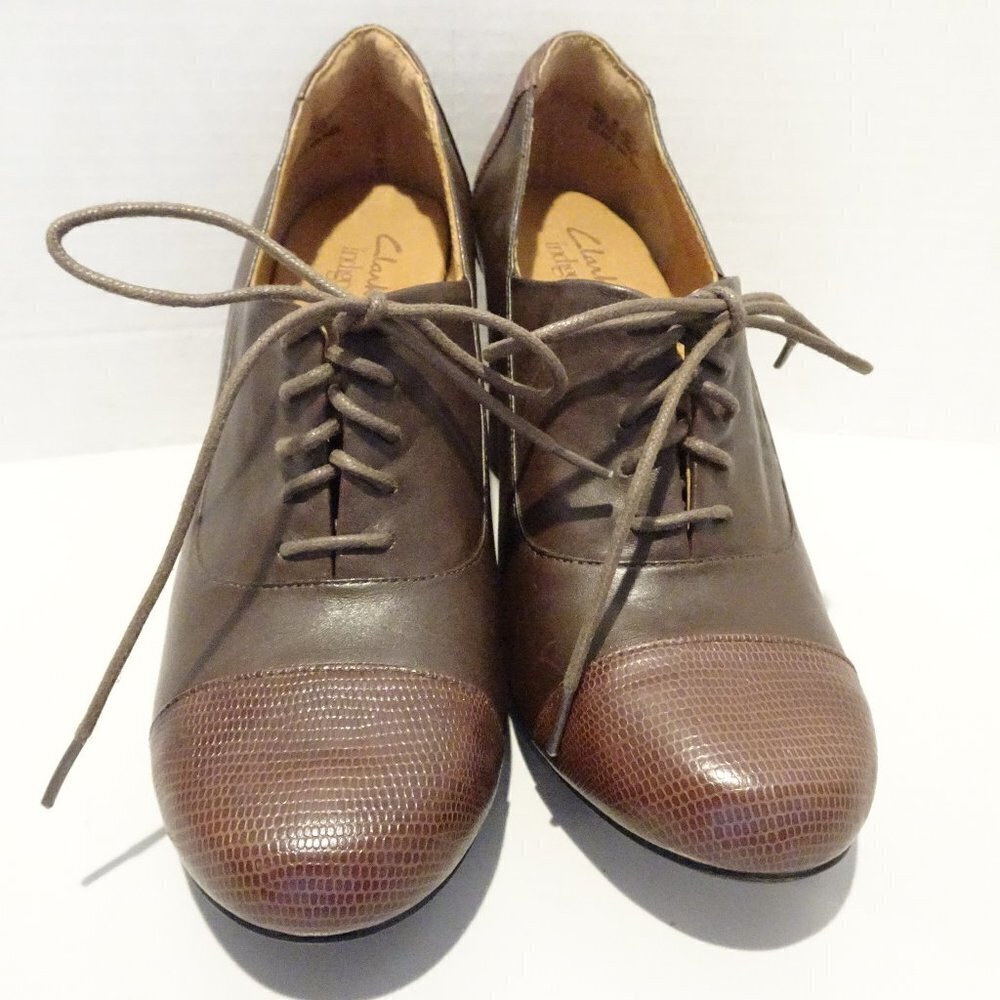 Clarks Women's High Heel Oxfords Sz 9 Brown Leather Lace Up Cap Toe Shoes